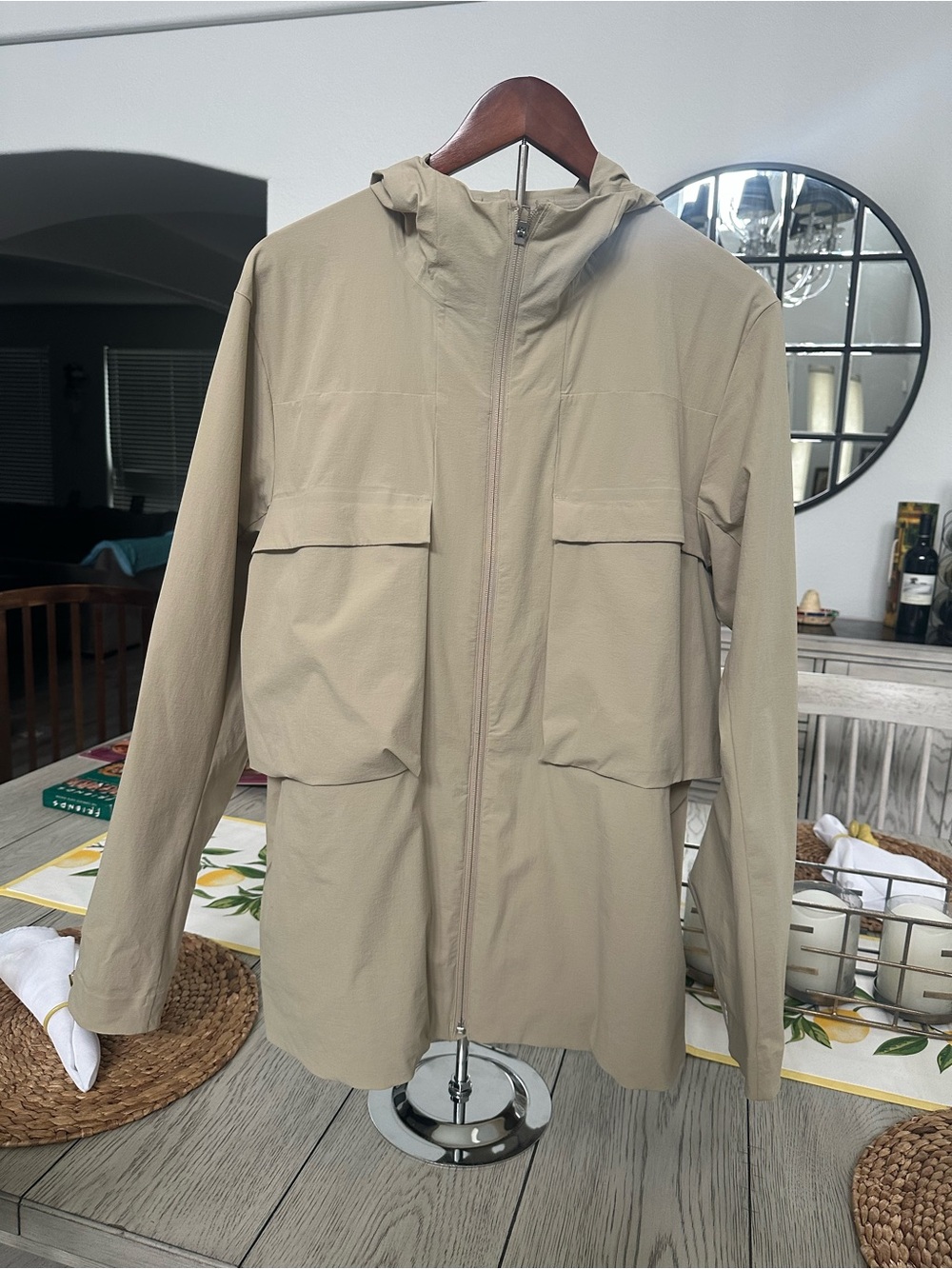 Lululemon Men's Stretch Cargo Jacket Tan Khaki Size L Hooded UEC
